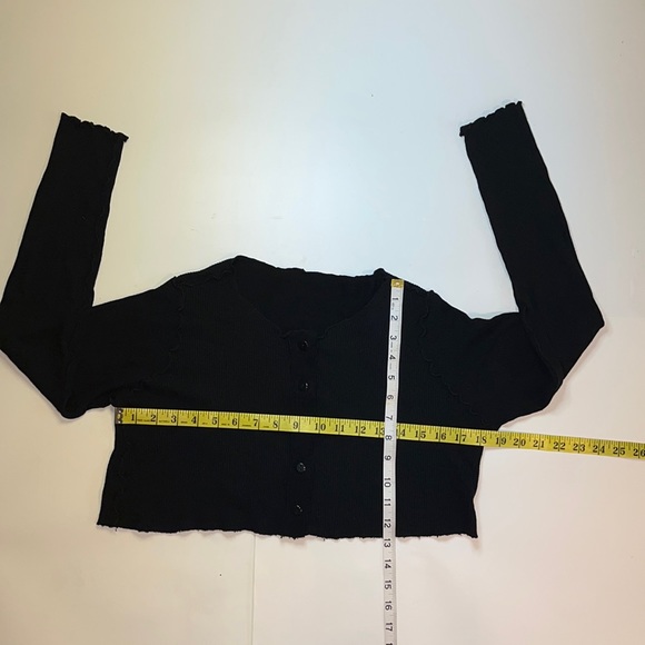 EUC: Cropped black cardigan - Picture 5 of 10